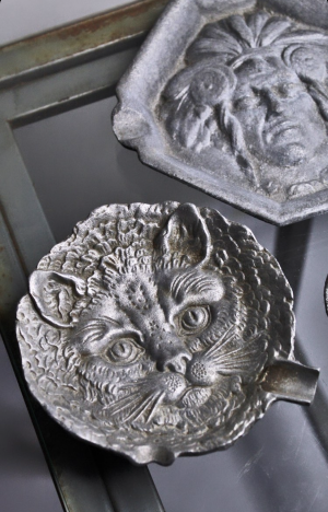 Set de ceniceros decorativos de peltre (3unid.)