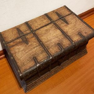 Baúl o Cofre de madera y fierro vintage